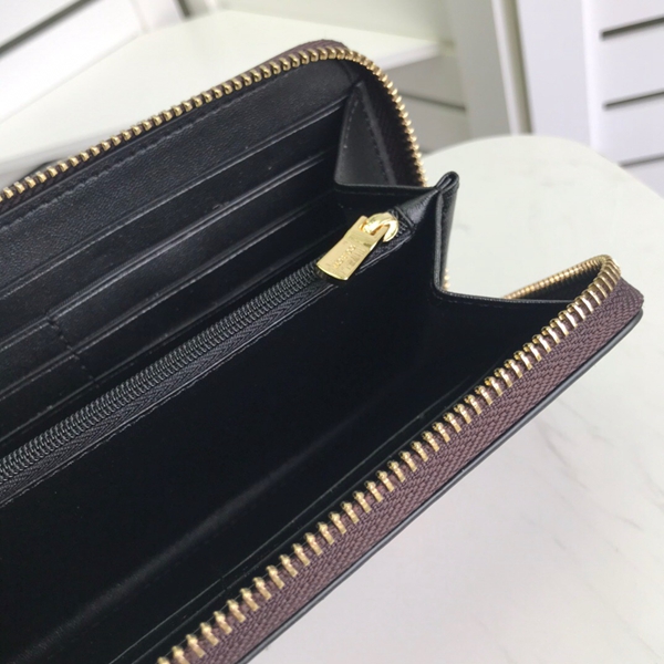 コーチ財布着用イメージ